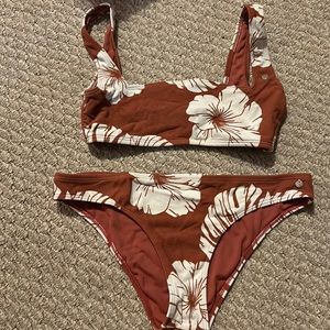 Such a cute Roxy set!